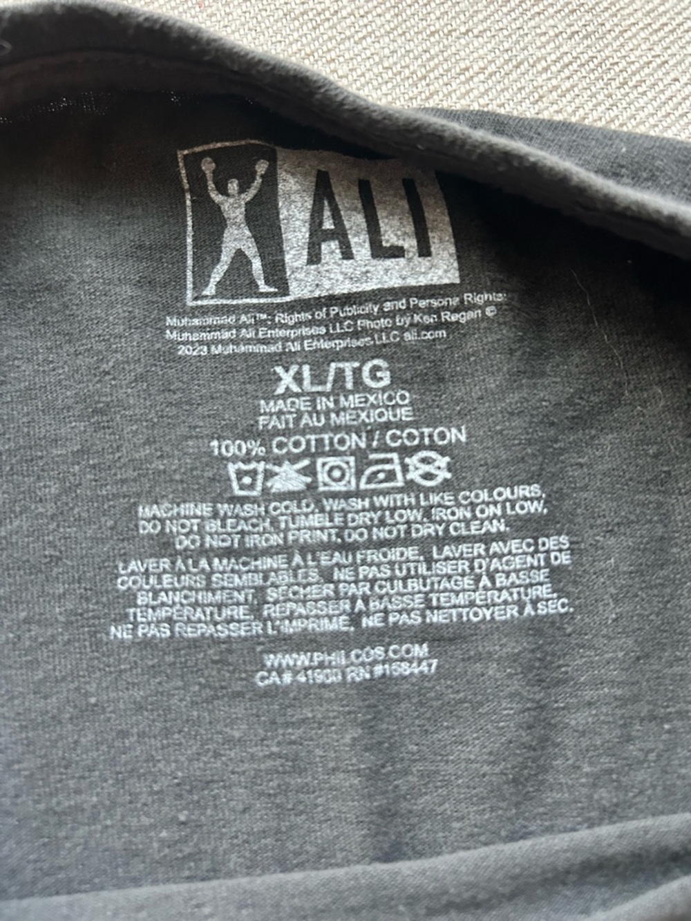 Collectible Black Muhammad Ali Graphic Tee with Red Accent. M46 - Picture 3 of 3
